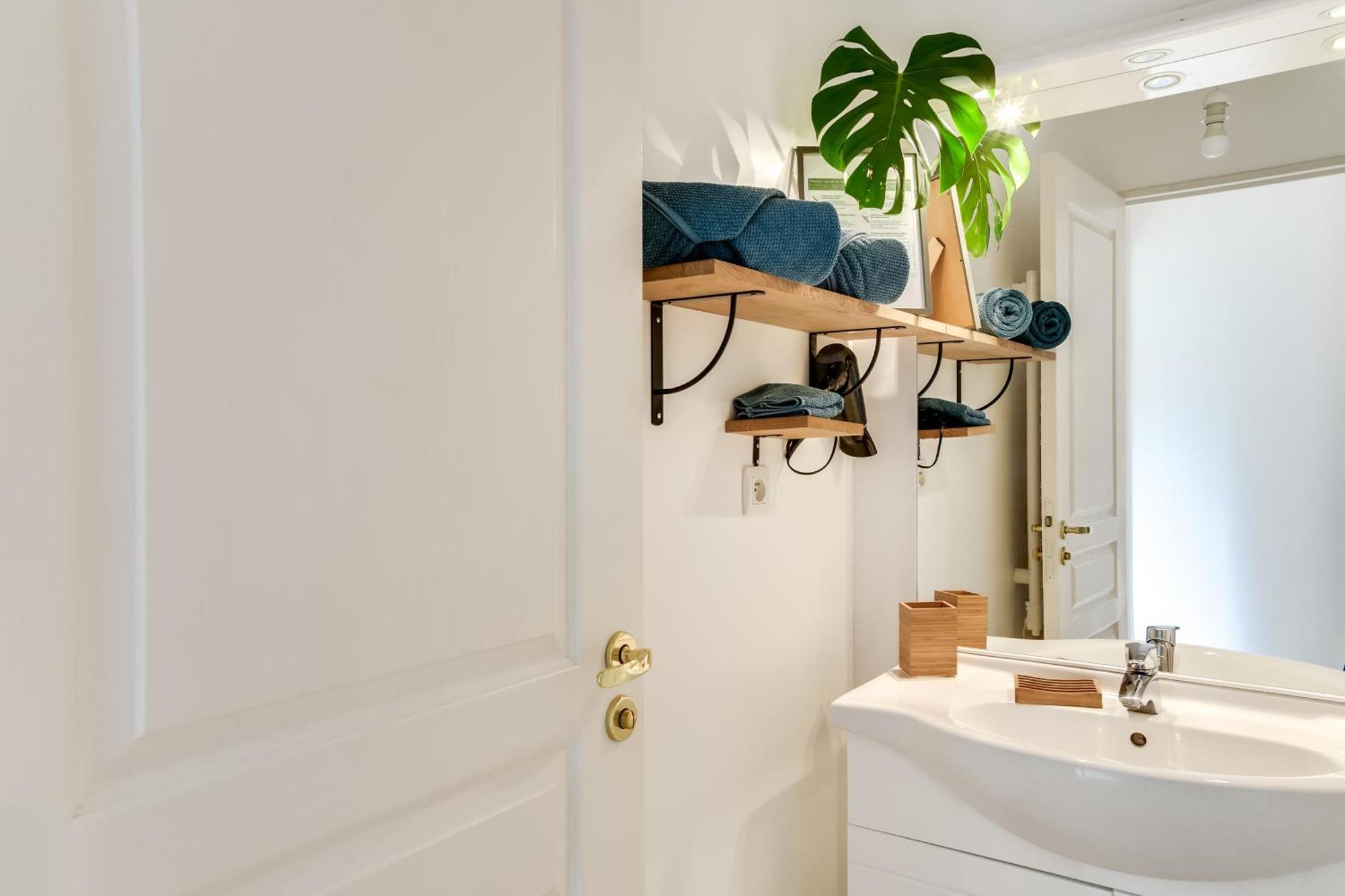 Votre Escale - Le Petit Montmartre Appartement Niort Buitenkant foto