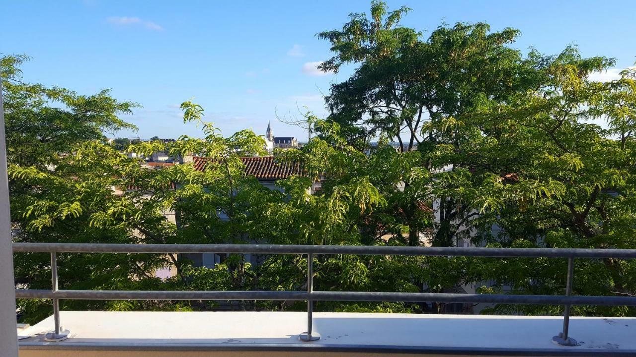 Votre Escale - Le Petit Montmartre Appartement Niort Buitenkant foto